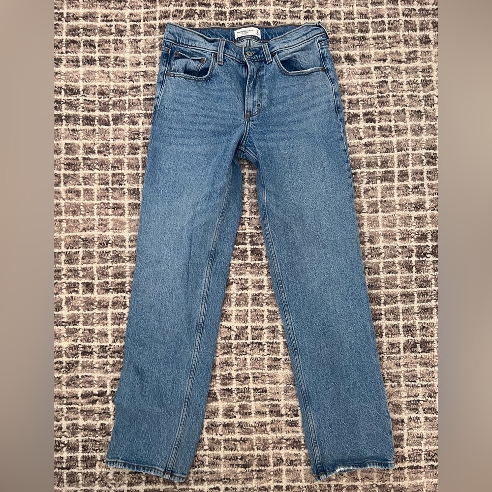 NWOT Abercrombie midrise straight jeans